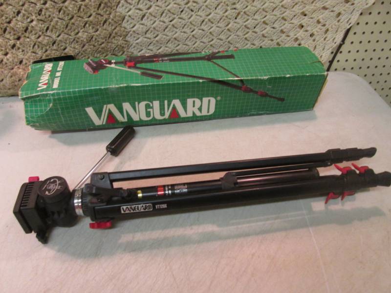 lot 125 image: Vanguard VT120X Camera Tri-Pod  EW5...