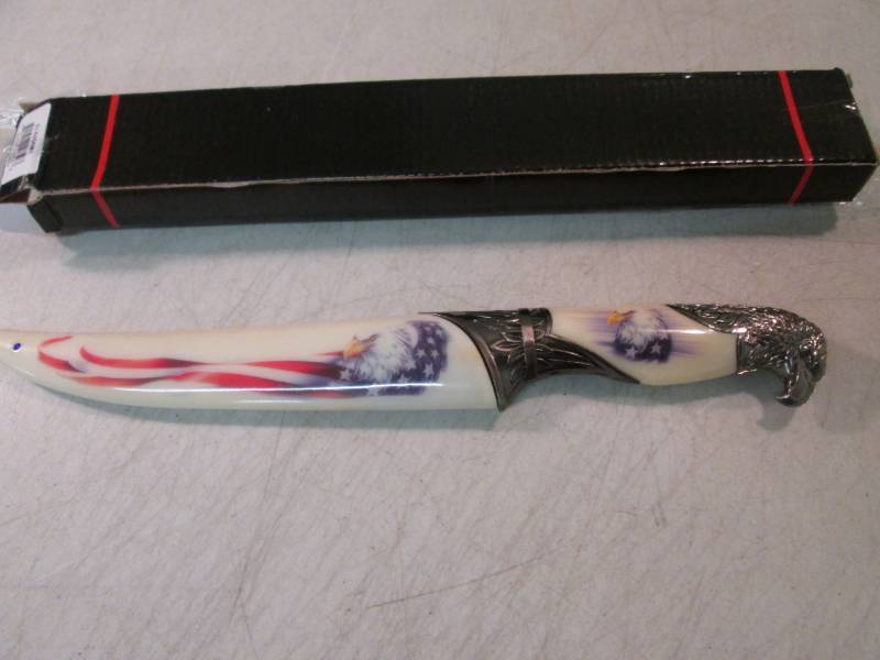 lot 157 image: 13 Decorative Patriotic Eagle Knif...