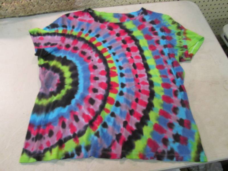 lot 162 image: Hand Made Tie-Die T-Shirt Size 2X  ...
