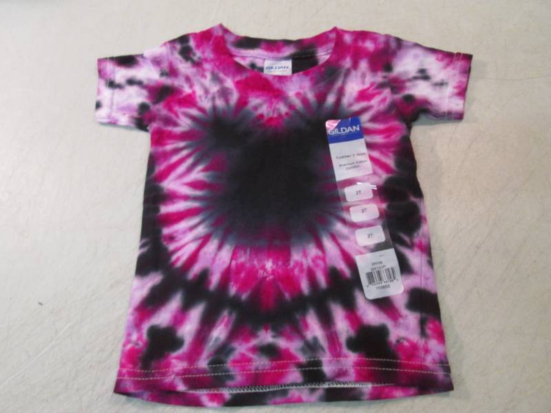 lot 168 image: Hand Made Tie-Die Kids Shirt Size 2...