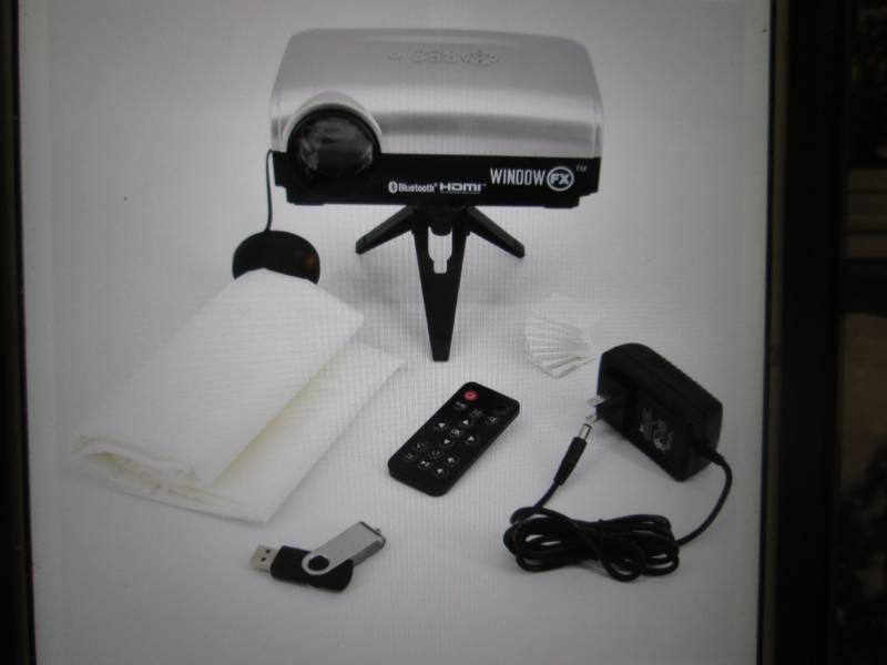 lot 172 image: Window FX Plus Projector Kit with H...