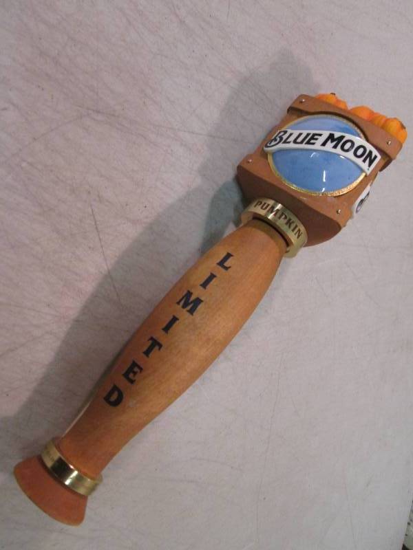 lot 194 image: Blue Moon Limited Pumpkin Beer Tap ...
