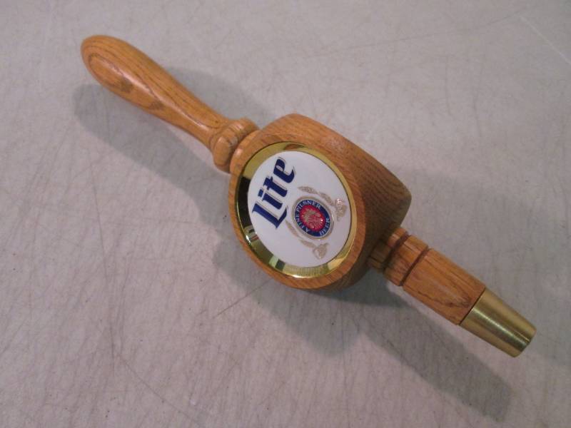 lot 212 image: Lite Beer Tap Handle 11 58  RMC...