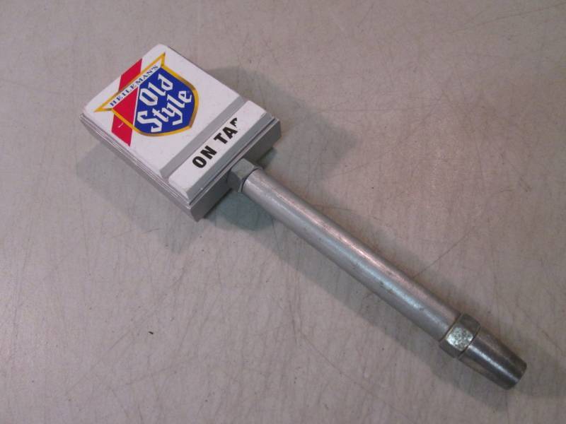lot 231 image: Old Style On Tap Beer Tap Handle 11...