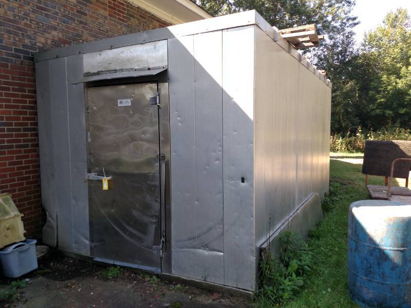 lot 24 image: Bally Walk in Freezer, Approx. 11 ...