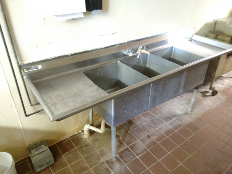 lot 29 image: Aero NSF 3 Compartment Stainless St...