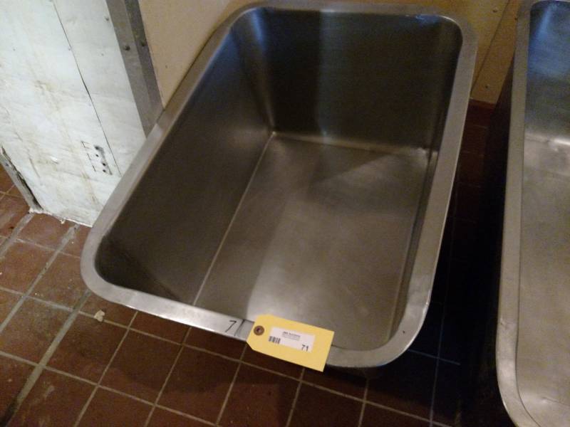 lot 71 image: Stainless Steel Tub, 30x21x15, Need...