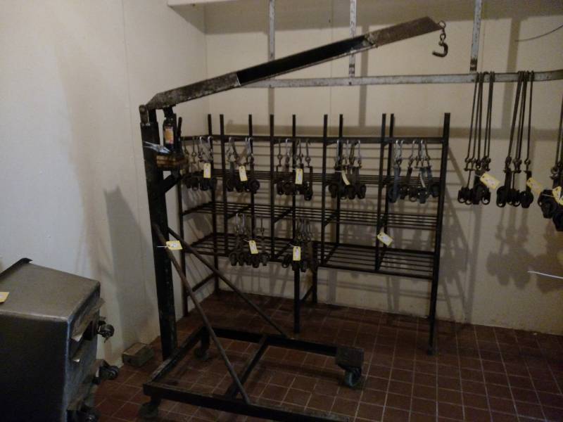 lot 74 image: Custom Crane, 6 Ton Jack...