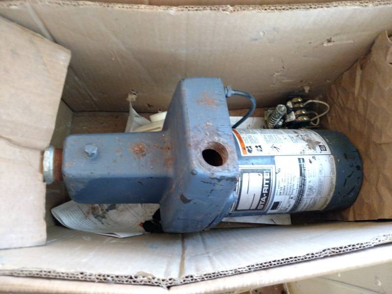 lot 83 image: Water Pump, Works...