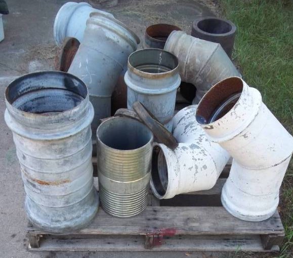 lot 12 image: Large Pipe Fitting