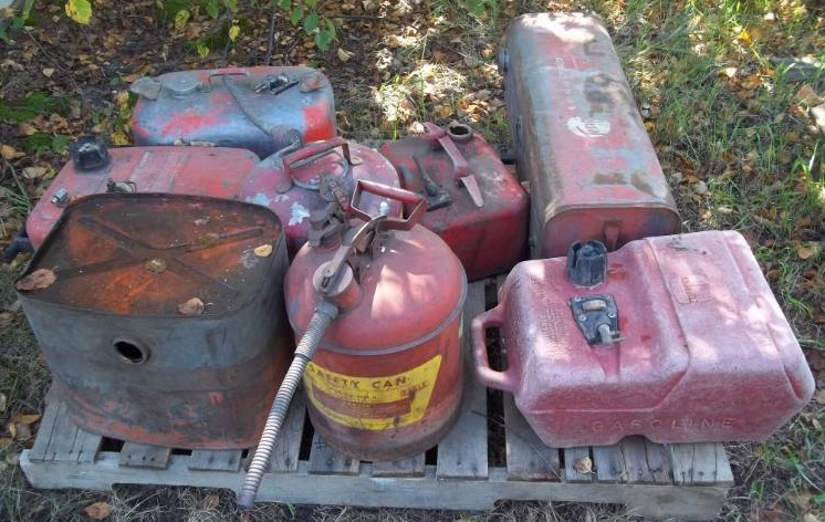 lot 23 image: Fuel Canisters