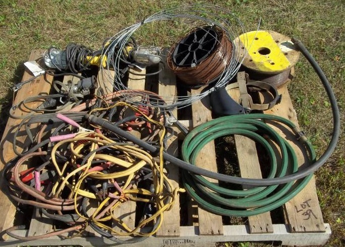 lot 39 image: Misc Lot