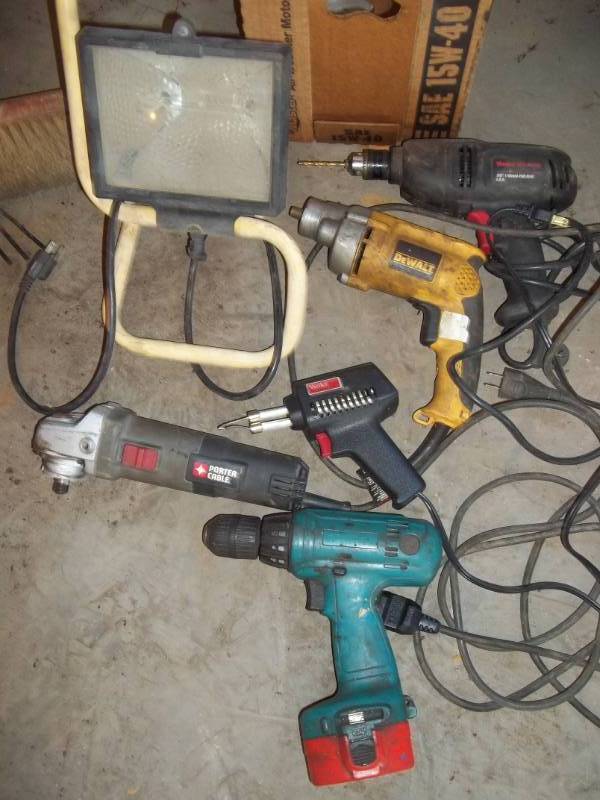lot 67 image: Power Tools and Utility Light