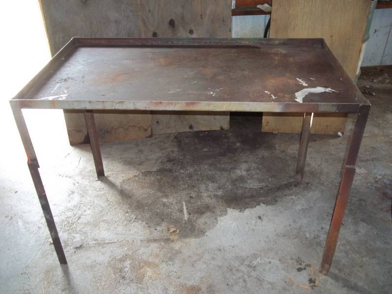 lot 80 image: Metal Table