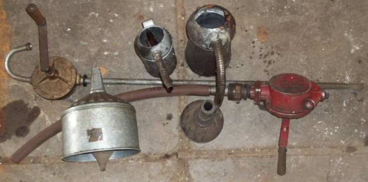 lot 128 image: Misc Oil Accessories