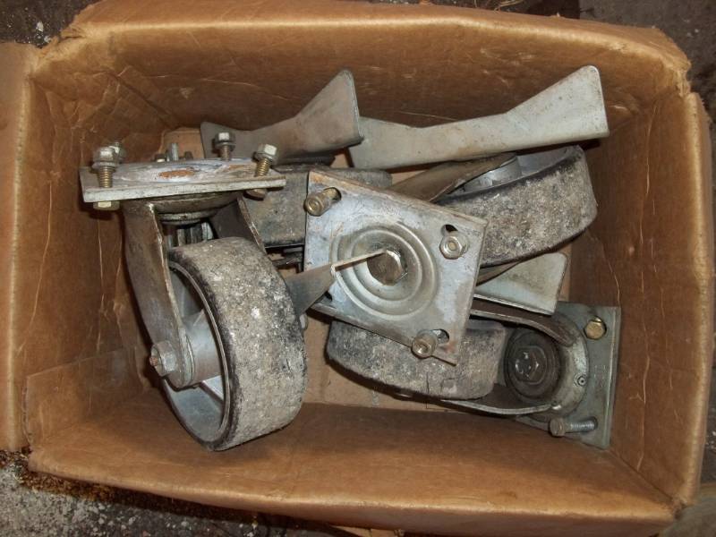 lot 138 image: Swiveling Wheels