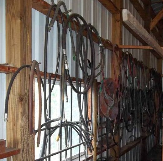 lot 176 image: Misc Hydraulic Hoses