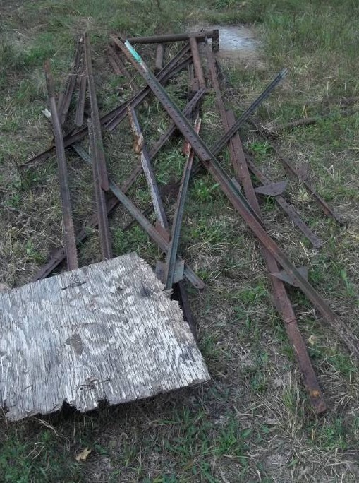 lot 198 image: Fence Posts