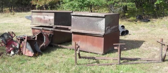lot 201 image: Metal Floats and Brackets