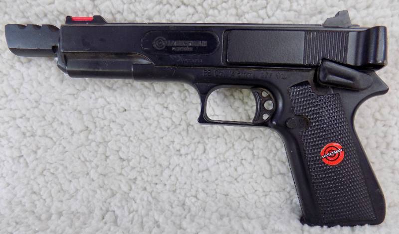 lot 7 image: (Used) Marksman Repeater - .177 Cal BB Spring Action Air Pistol & Buck Knife 4.5 Blade w Sheath