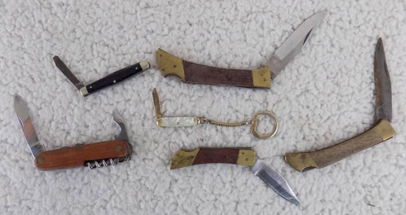 lot 16 image: (Collection of 18) Pocket & Exacto  Knives