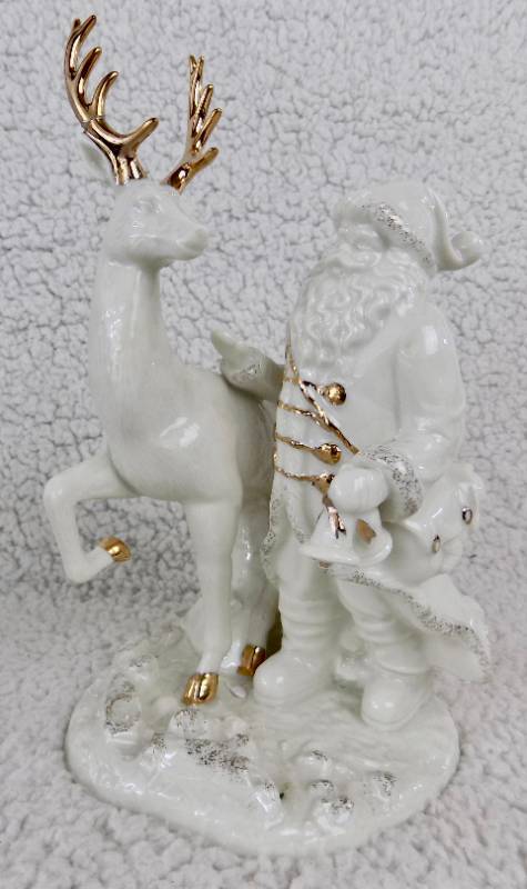lot 19 image: (6) Beautiful Christmas Pieces