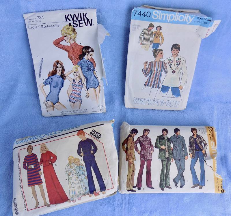 lot 31 image: Large assortment of Vintage Cloths Patterns