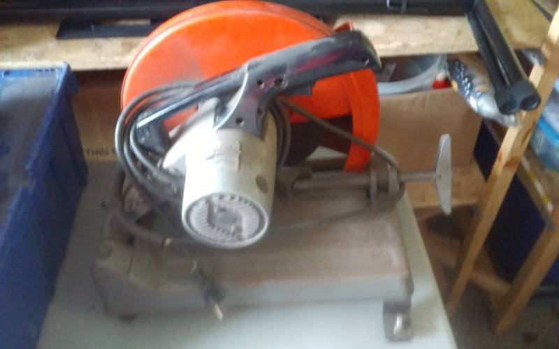 lot 16 image: Makita 14 Inch Cut Off Saw
