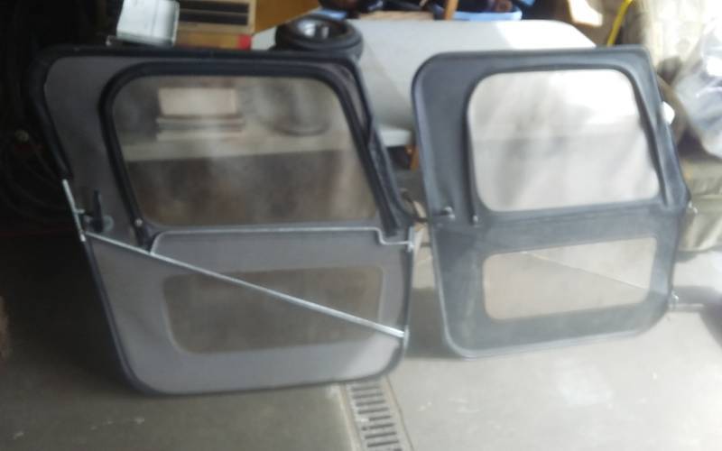 lot 34 image: Pair Of Jeep Doors