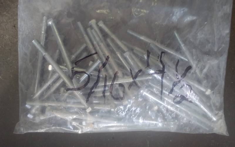 lot 39 image: Bag Of NEW Bolts 516 x 4 12