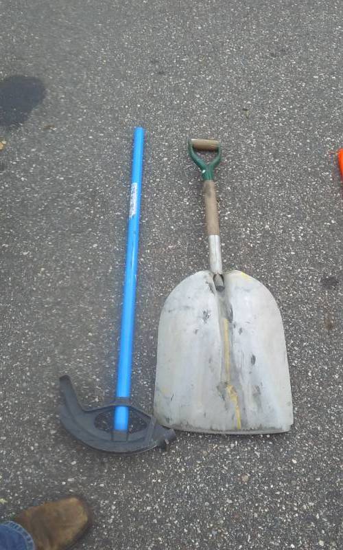 lot 63 image: Tubing Bender & Scoop Shovel