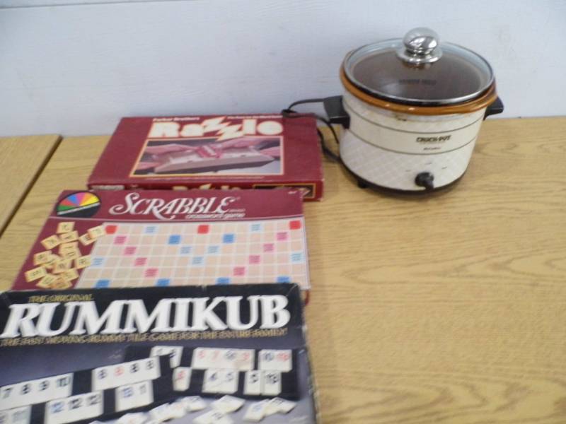 Medium Crockpot - Games