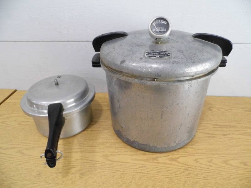 Lot of 2 Pressure Cookers