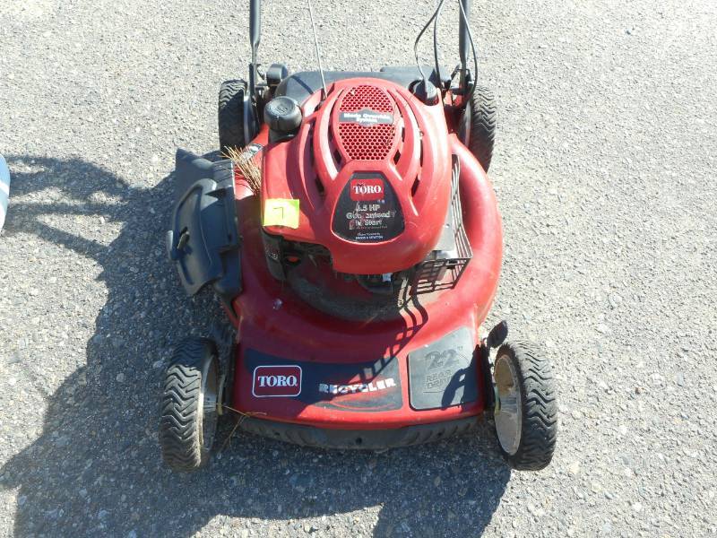 lot 7 image: Toro MowerBagger
