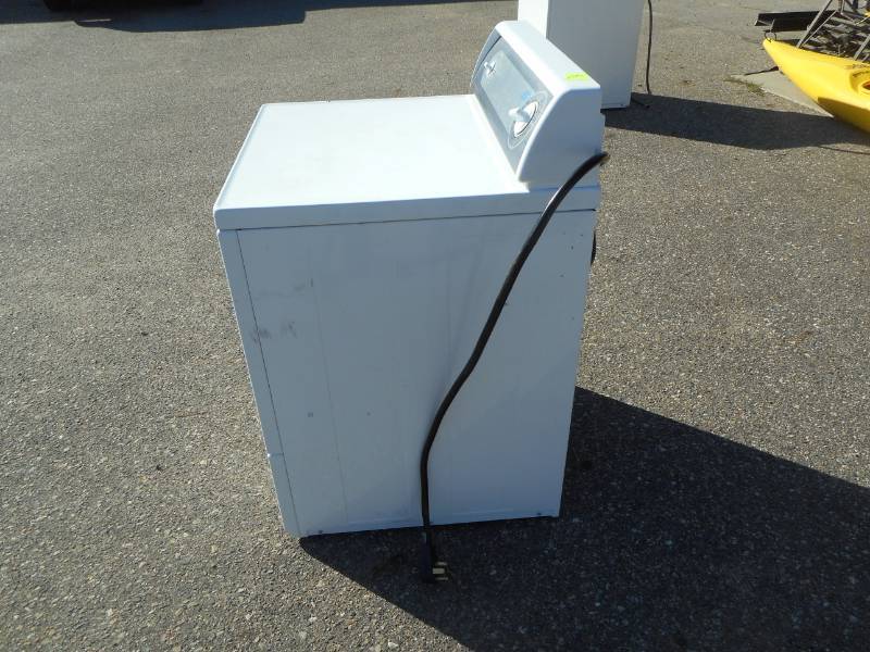 lot 4 image: Speed Queen Dryer