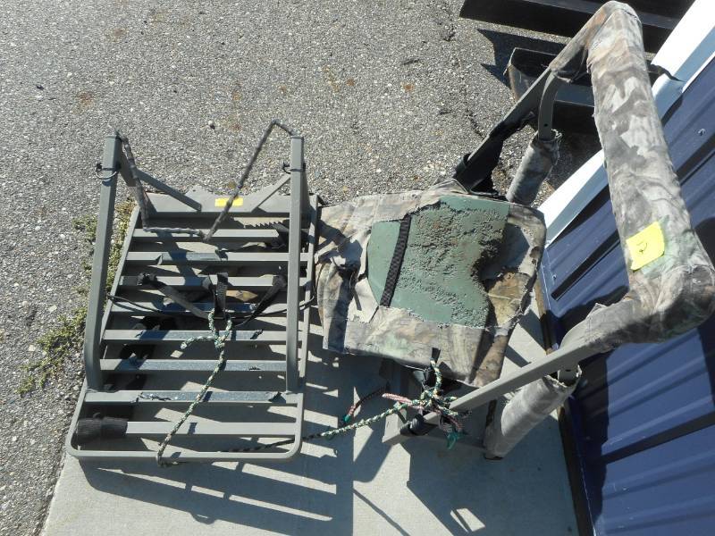 lot 12 image: Climber Deer Stand