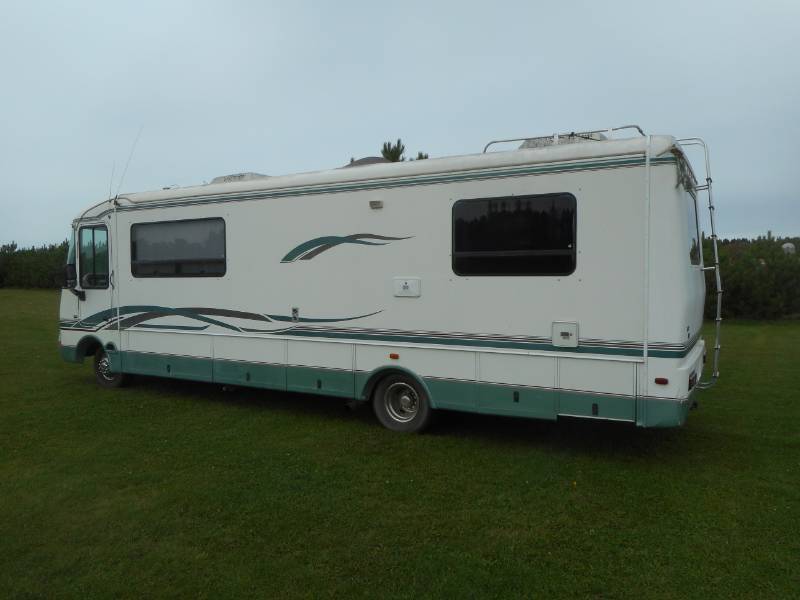 lot 3 image: 1998 Rexhall Aerbus Motorhome