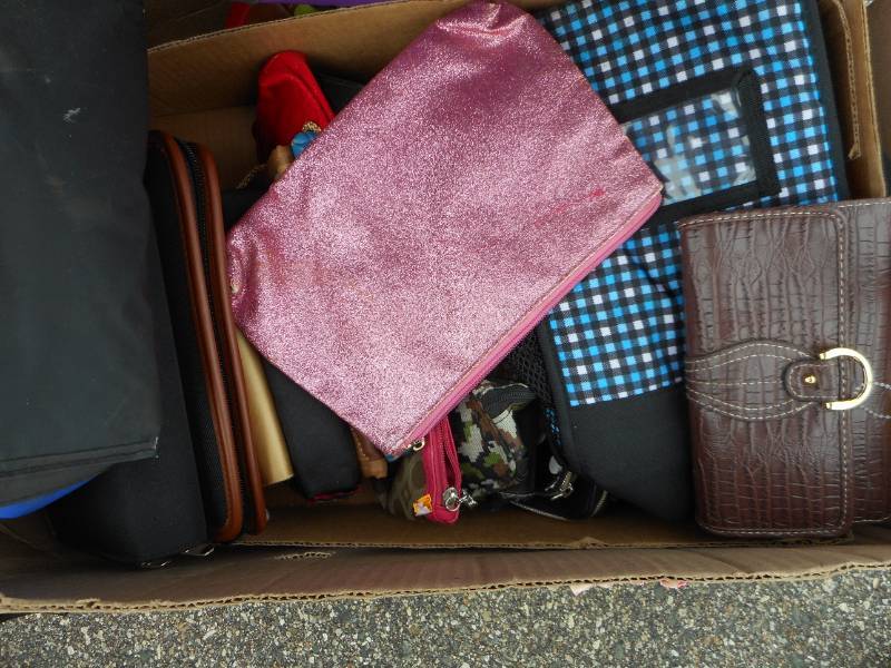 lot 8 image: Purse, Bag, Lunchbag, Tote Lot