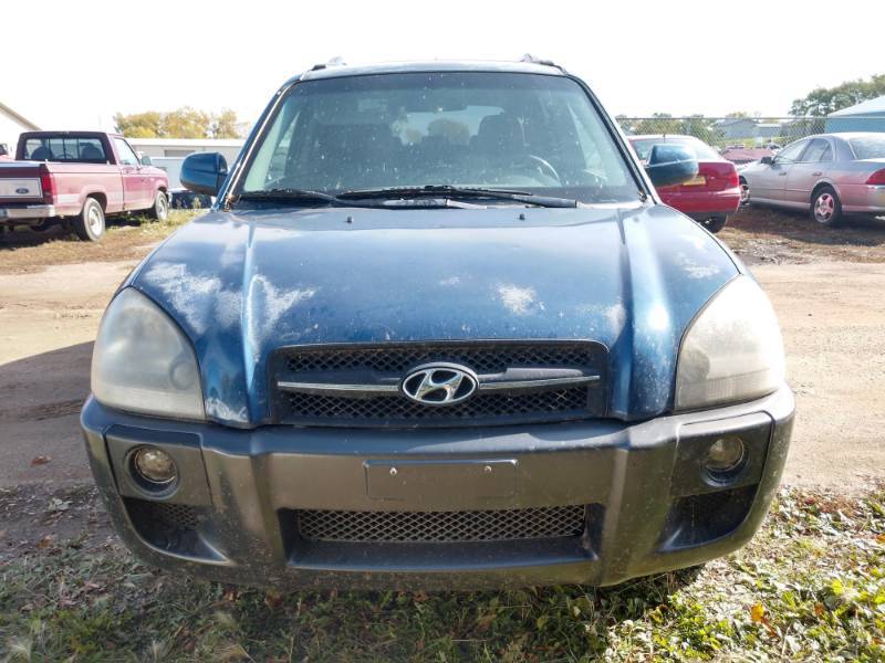 lot 8 image: 2005 Hyundai Tucson