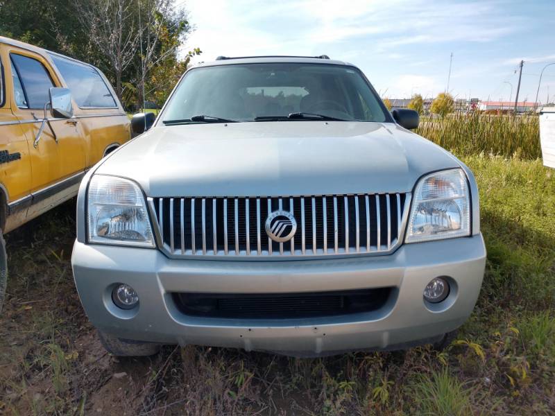 lot 9 image: 2005 Mercury Mountaineer Premier AWD V8