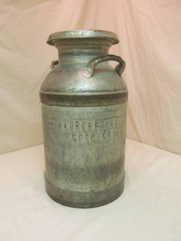 lot 45 image: vintage milkcream can