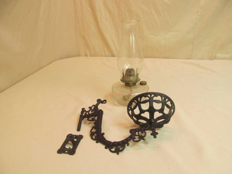 lot 47 image: vintage oil lamp