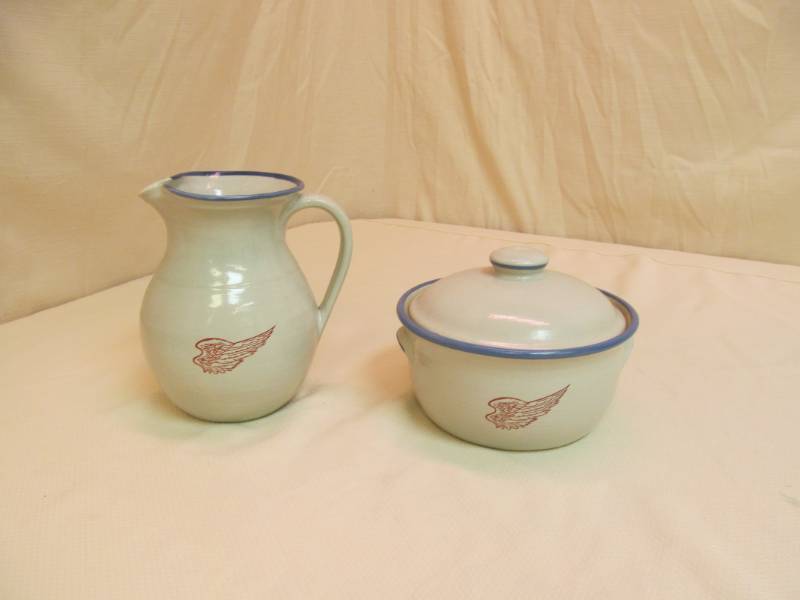 lot 61 image: Red Wing Bean Pot, Pitcher