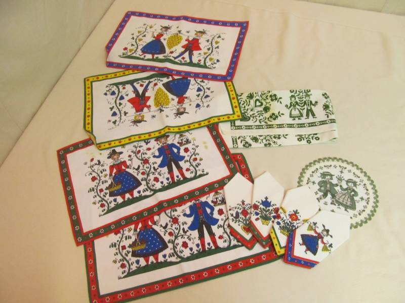 lot 63 image: Scandinavian table linens
