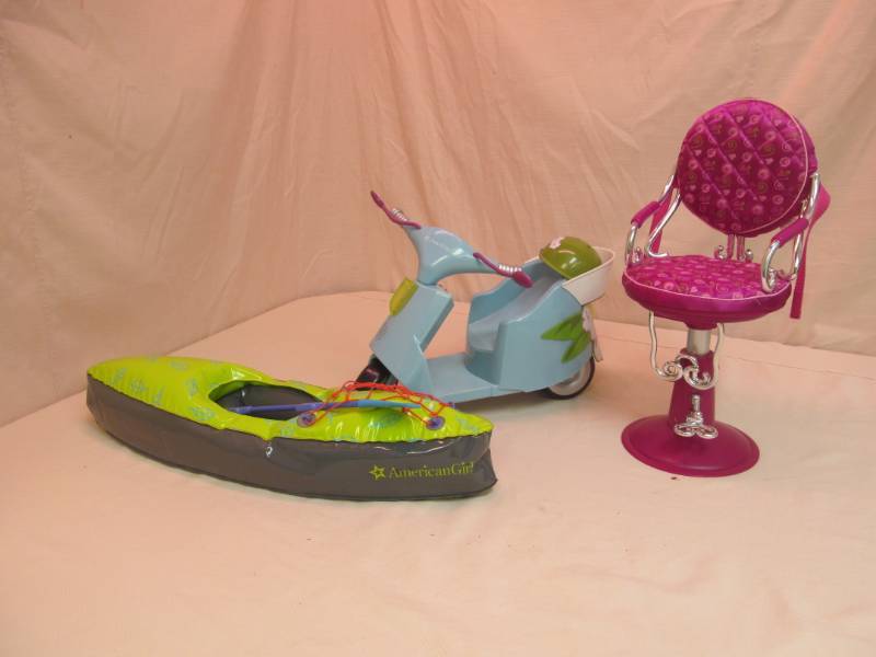 lot 66 image: American doll toys