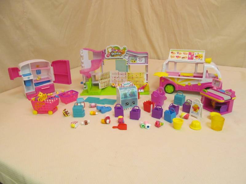 lot 67 image: toys