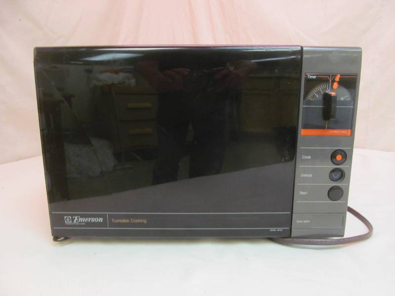 lot 73 image: Emerson Microwave