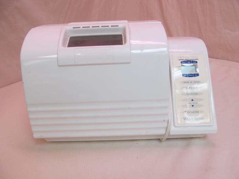lot 86 image: West Bend auto Dough and bread maker