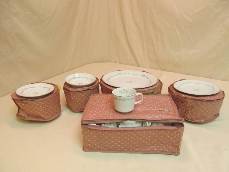 lot 88 image: vintage China dish set