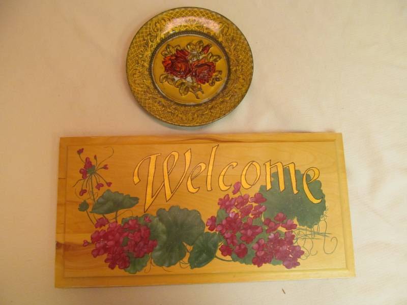lot 105 image: welcome sign. Dcor plate